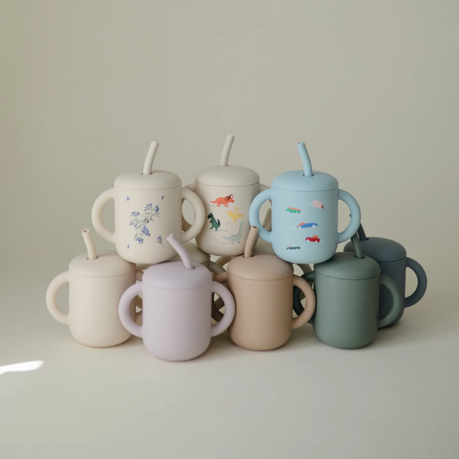 Mushie Pipetli Silikon Alıştırma Bardağı - Cambridge Blue