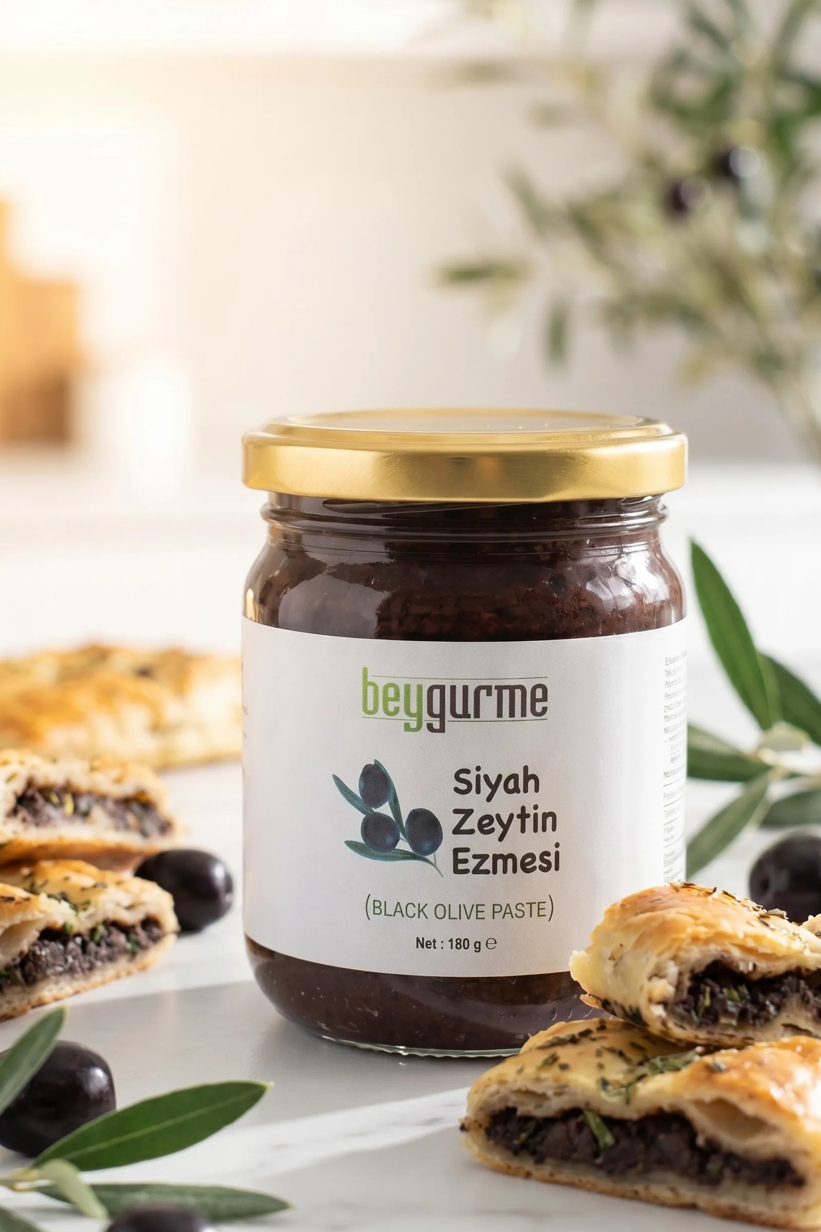 Beyorganik siyah zeytin ezmesi